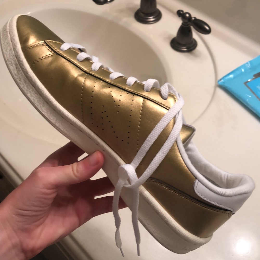 Shoes - Picture 3 of 4